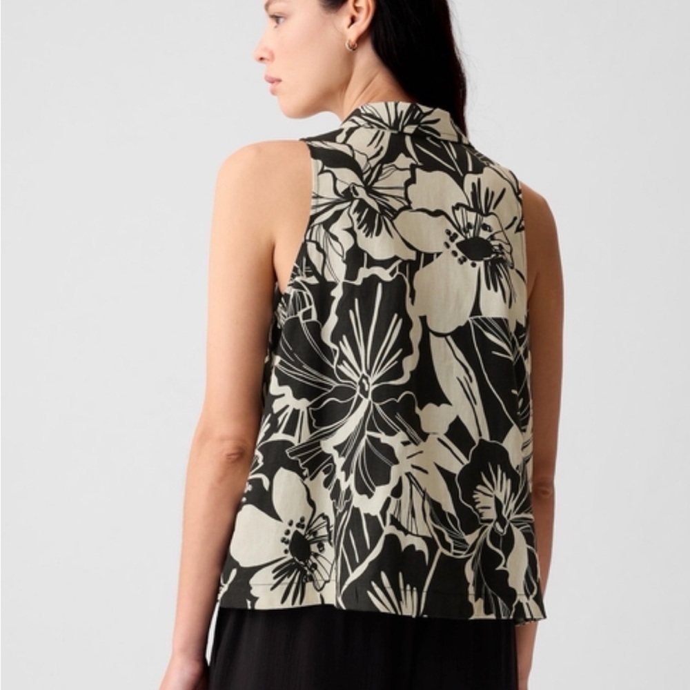 Black and Cream Floral Sleeveless Button Front Top